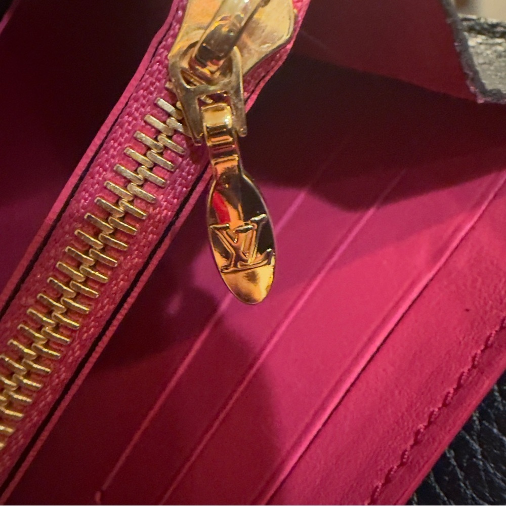 LOUIS VUITTON Capucines Taurillon Black Pink Leather Gold LV Buckle Large Wallet - Picture 14 of 16